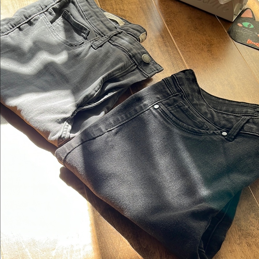 2 pairs of women's jeans (one black and one gray) !!